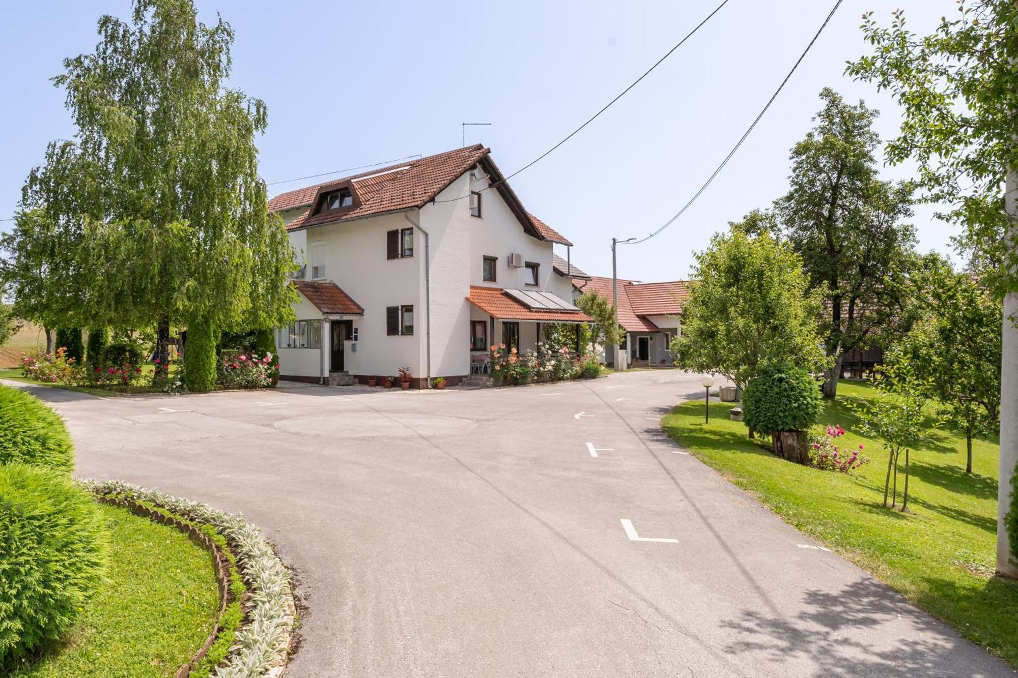 Apartments Patar Грабовац Екстериор снимка